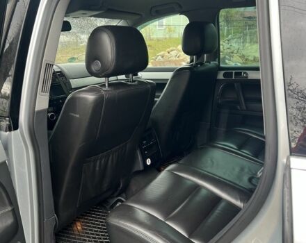 Серый Фольксваген Туарег, объемом двигателя 3 л и пробегом 335 тыс. км за 8500 $, фото 10 на Automoto.ua