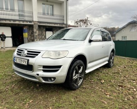 Серый Фольксваген Туарег, объемом двигателя 3 л и пробегом 335 тыс. км за 8500 $, фото 2 на Automoto.ua