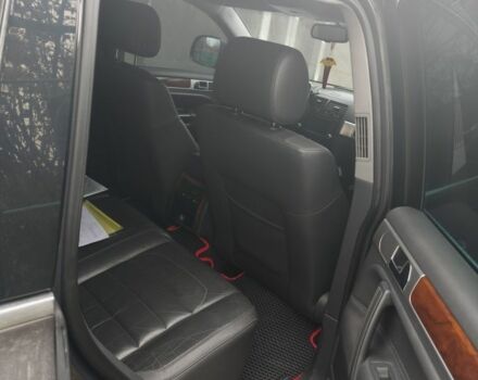 Сірий Фольксваген Туарег, об'ємом двигуна 3 л та пробігом 320 тис. км за 8000 $, фото 4 на Automoto.ua