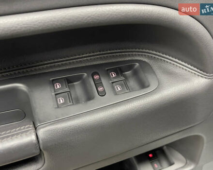 Сірий Фольксваген Туарег, об'ємом двигуна 3 л та пробігом 261 тис. км за 11500 $, фото 24 на Automoto.ua