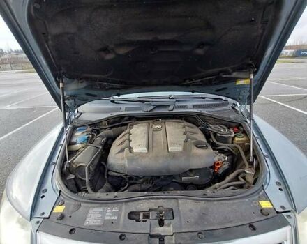 Серый Фольксваген Туарег, объемом двигателя 2.97 л и пробегом 245 тыс. км за 12000 $, фото 21 на Automoto.ua