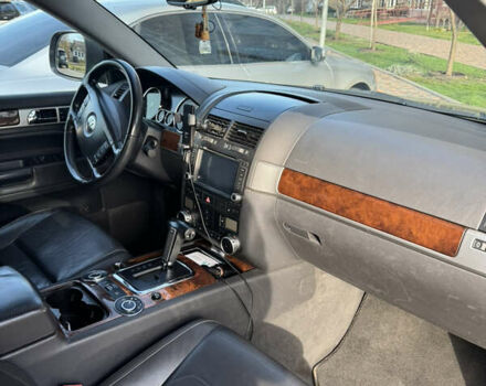 Сірий Фольксваген Туарег, об'ємом двигуна 2.97 л та пробігом 267 тис. км за 10000 $, фото 9 на Automoto.ua