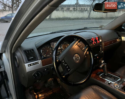 Сірий Фольксваген Туарег, об'ємом двигуна 3.6 л та пробігом 247 тис. км за 10950 $, фото 15 на Automoto.ua