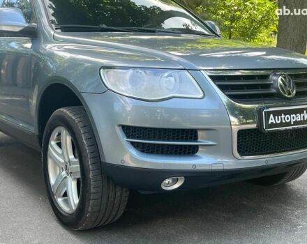 Сірий Фольксваген Туарег, об'ємом двигуна 3 л та пробігом 313 тис. км за 10990 $, фото 3 на Automoto.ua