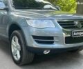 Сірий Фольксваген Туарег, об'ємом двигуна 3 л та пробігом 313 тис. км за 10990 $, фото 3 на Automoto.ua