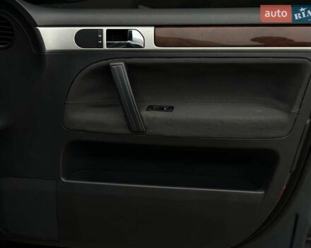 Серый Фольксваген Туарег, объемом двигателя 2.5 л и пробегом 138 тыс. км за 8999 $, фото 46 на Automoto.ua