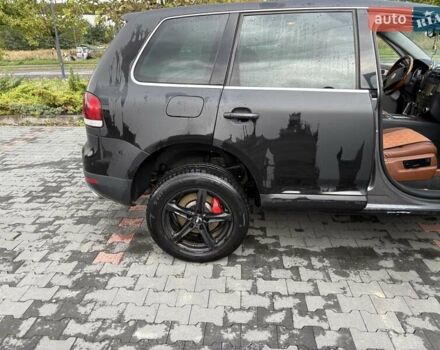 Серый Фольксваген Туарег, объемом двигателя 3 л и пробегом 230 тыс. км за 10500 $, фото 3 на Automoto.ua