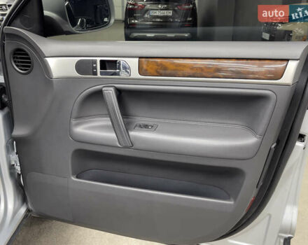 Сірий Фольксваген Туарег, об'ємом двигуна 3 л та пробігом 261 тис. км за 11500 $, фото 15 на Automoto.ua