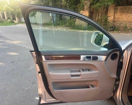 Серый Фольксваген Туарег, объемом двигателя 3 л и пробегом 355 тыс. км за 7808 $, фото 13 на Automoto.ua