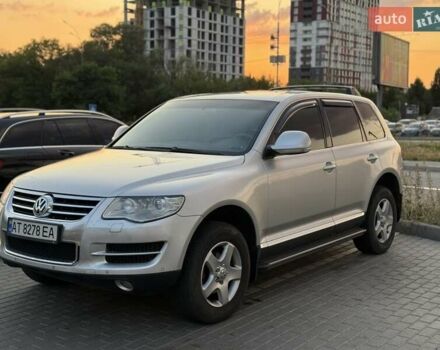 Серый Фольксваген Туарег, объемом двигателя 2.5 л и пробегом 270 тыс. км за 9900 $, фото 9 на Automoto.ua