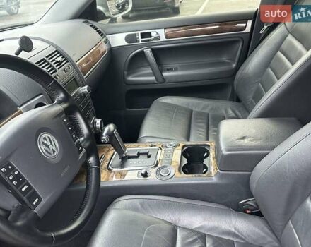 Серый Фольксваген Туарег, объемом двигателя 3.6 л и пробегом 295 тыс. км за 8800 $, фото 21 на Automoto.ua