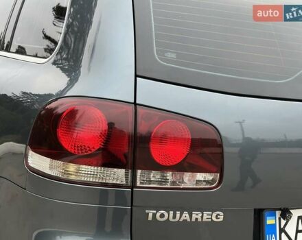 Серый Фольксваген Туарег, объемом двигателя 2.5 л и пробегом 138 тыс. км за 8999 $, фото 7 на Automoto.ua