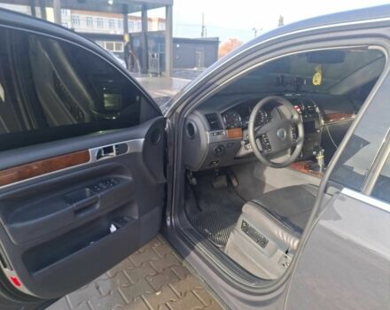 Сірий Фольксваген Туарег, об'ємом двигуна 3 л та пробігом 323 тис. км за 12700 $, фото 10 на Automoto.ua