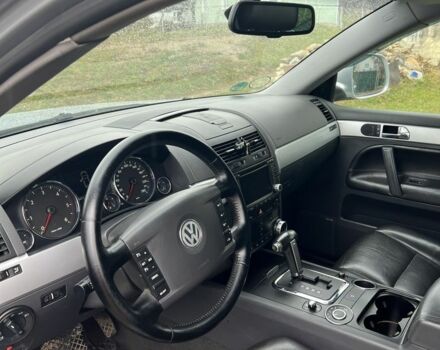 Серый Фольксваген Туарег, объемом двигателя 3 л и пробегом 335 тыс. км за 8500 $, фото 8 на Automoto.ua