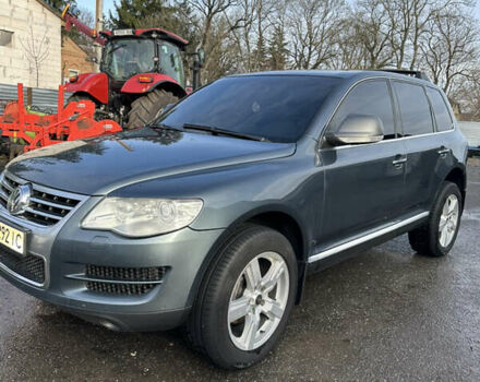 Серый Фольксваген Туарег, объемом двигателя 3 л и пробегом 265 тыс. км за 11500 $, фото 11 на Automoto.ua