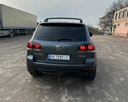 Серый Фольксваген Туарег, объемом двигателя 3 л и пробегом 265 тыс. км за 11500 $, фото 4 на Automoto.ua