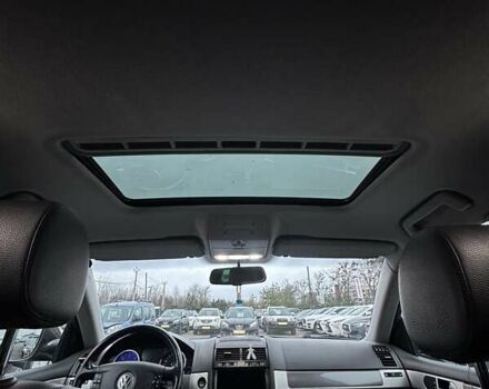 Сірий Фольксваген Туарег, об'ємом двигуна 2.97 л та пробігом 285 тис. км за 13400 $, фото 28 на Automoto.ua