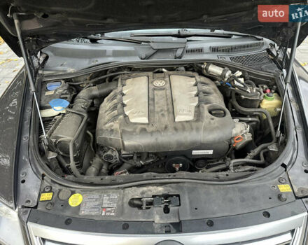 Сірий Фольксваген Туарег, об'ємом двигуна 2.97 л та пробігом 317 тис. км за 14000 $, фото 19 на Automoto.ua