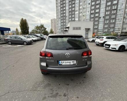 Сірий Фольксваген Туарег, об'ємом двигуна 3 л та пробігом 276 тис. км за 12000 $, фото 2 на Automoto.ua