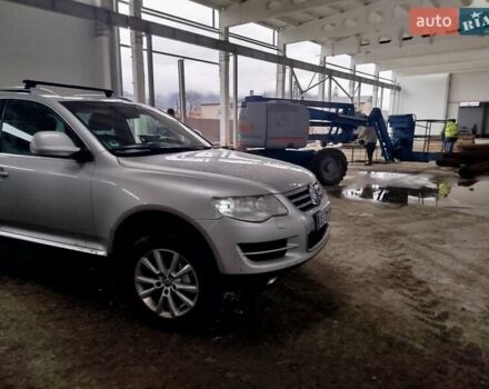 Серый Фольксваген Туарег, объемом двигателя 3 л и пробегом 270 тыс. км за 7800 $, фото 1 на Automoto.ua
