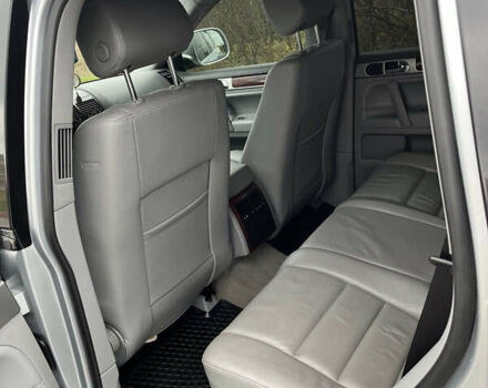 Серый Фольксваген Туарег, объемом двигателя 2.5 л и пробегом 273 тыс. км за 9500 $, фото 13 на Automoto.ua