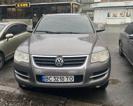 Серый Фольксваген Туарег, объемом двигателя 3.6 л и пробегом 290 тыс. км за 9700 $, фото 2 на Automoto.ua