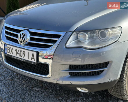Серый Фольксваген Туарег, объемом двигателя 3 л и пробегом 224 тыс. км за 11500 $, фото 8 на Automoto.ua