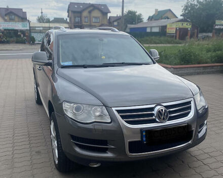 Сірий Фольксваген Туарег, об'ємом двигуна 3 л та пробігом 350 тис. км за 11999 $, фото 1 на Automoto.ua