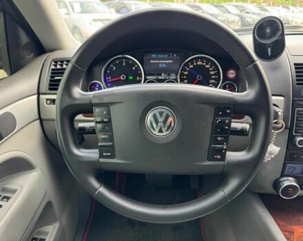 Серый Фольксваген Туарег, объемом двигателя 3 л и пробегом 400 тыс. км за 11890 $, фото 27 на Automoto.ua