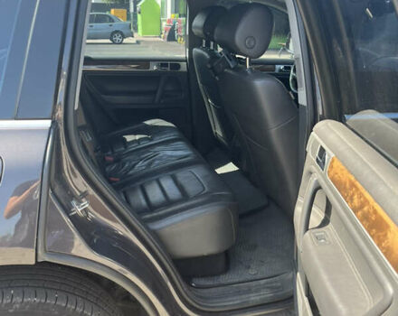 Серый Фольксваген Туарег, объемом двигателя 3 л и пробегом 305 тыс. км за 12500 $, фото 13 на Automoto.ua