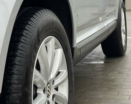 Серый Фольксваген Туарег, объемом двигателя 3 л и пробегом 266 тыс. км за 14000 $, фото 9 на Automoto.ua