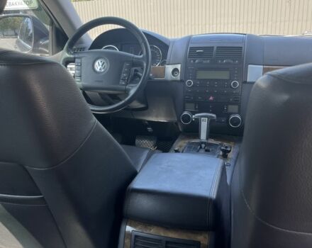 Сірий Фольксваген Туарег, об'ємом двигуна 3 л та пробігом 305 тис. км за 12500 $, фото 17 на Automoto.ua