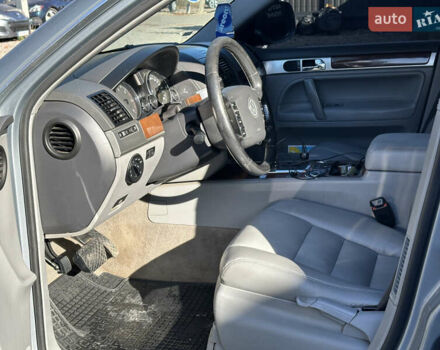 Серый Фольксваген Туарег, объемом двигателя 3 л и пробегом 222 тыс. км за 11400 $, фото 14 на Automoto.ua