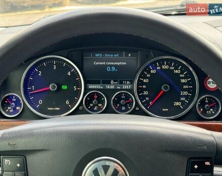 Серый Фольксваген Туарег, объемом двигателя 3 л и пробегом 400 тыс. км за 11890 $, фото 28 на Automoto.ua