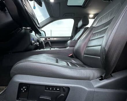 Сірий Фольксваген Туарег, об'ємом двигуна 2.97 л та пробігом 285 тис. км за 13400 $, фото 24 на Automoto.ua