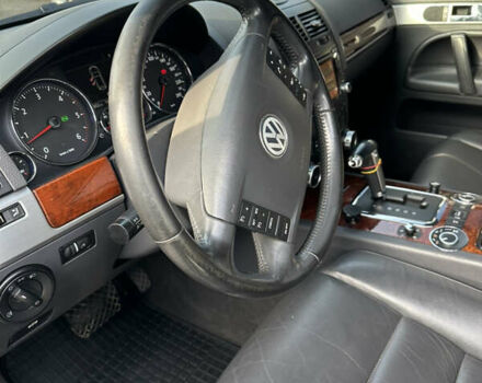 Серый Фольксваген Туарег, объемом двигателя 3 л и пробегом 265 тыс. км за 11500 $, фото 32 на Automoto.ua