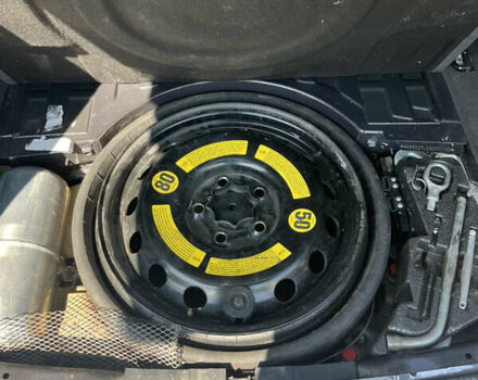 Серый Фольксваген Туарег, объемом двигателя 3 л и пробегом 305 тыс. км за 12500 $, фото 17 на Automoto.ua