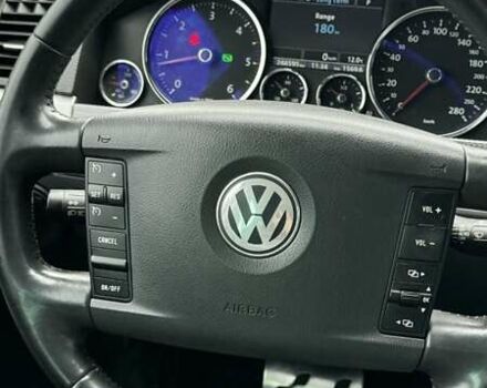 Серый Фольксваген Туарег, объемом двигателя 3 л и пробегом 266 тыс. км за 14000 $, фото 12 на Automoto.ua