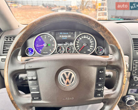 Серый Фольксваген Туарег, объемом двигателя 2.97 л и пробегом 264 тыс. км за 10500 $, фото 14 на Automoto.ua