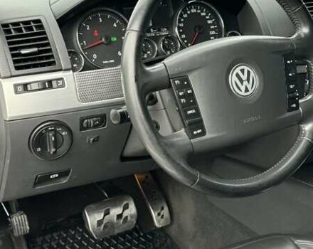Серый Фольксваген Туарег, объемом двигателя 3 л и пробегом 266 тыс. км за 14000 $, фото 18 на Automoto.ua