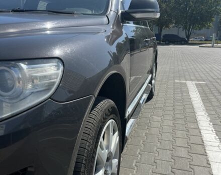Сірий Фольксваген Туарег, об'ємом двигуна 3 л та пробігом 305 тис. км за 12500 $, фото 4 на Automoto.ua