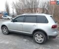 Сірий Фольксваген Туарег, об'ємом двигуна 3 л та пробігом 270 тис. км за 12500 $, фото 4 на Automoto.ua