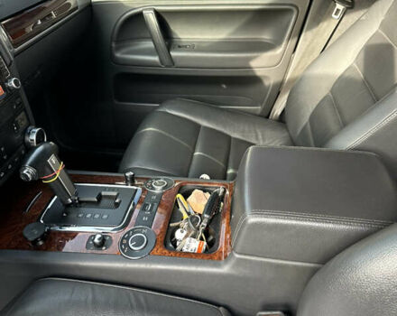 Серый Фольксваген Туарег, объемом двигателя 3 л и пробегом 265 тыс. км за 11500 $, фото 33 на Automoto.ua