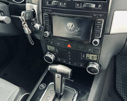 Сірий Фольксваген Туарег, об'ємом двигуна 3 л та пробігом 281 тис. км за 11999 $, фото 25 на Automoto.ua