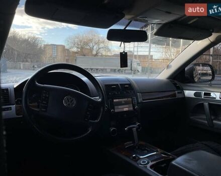 Сірий Фольксваген Туарег, об'ємом двигуна 3 л та пробігом 267 тис. км за 13500 $, фото 25 на Automoto.ua