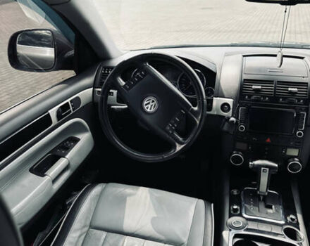 Сірий Фольксваген Туарег, об'ємом двигуна 3 л та пробігом 281 тис. км за 11999 $, фото 19 на Automoto.ua