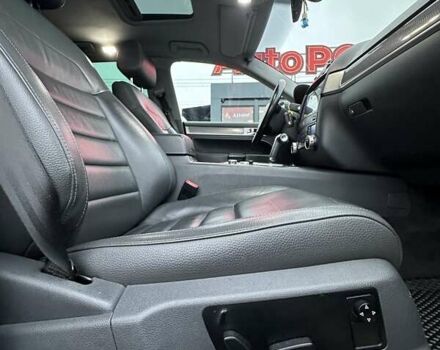 Сірий Фольксваген Туарег, об'ємом двигуна 2.97 л та пробігом 285 тис. км за 13400 $, фото 21 на Automoto.ua