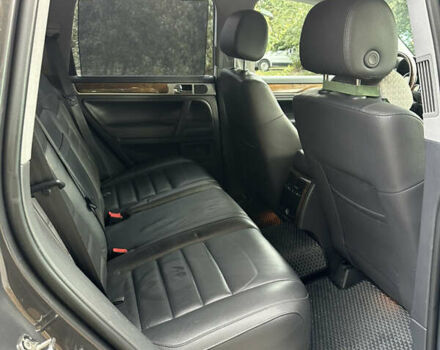 Сірий Фольксваген Туарег, об'ємом двигуна 2.97 л та пробігом 317 тис. км за 14000 $, фото 15 на Automoto.ua