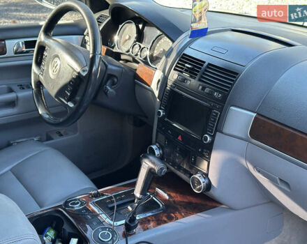 Серый Фольксваген Туарег, объемом двигателя 3 л и пробегом 223 тыс. км за 11400 $, фото 13 на Automoto.ua