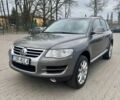 Сірий Фольксваген Туарег, об'ємом двигуна 3 л та пробігом 304 тис. км за 2400 $, фото 1 на Automoto.ua
